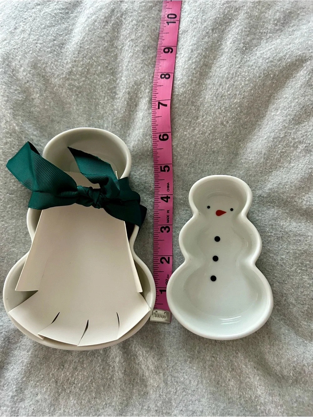 Crate&Barrel White Snowman Nesting Dishes with Green Bow
